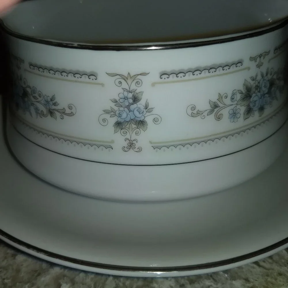 Wade Ellington Gravy Boat - Picture 1 of 4